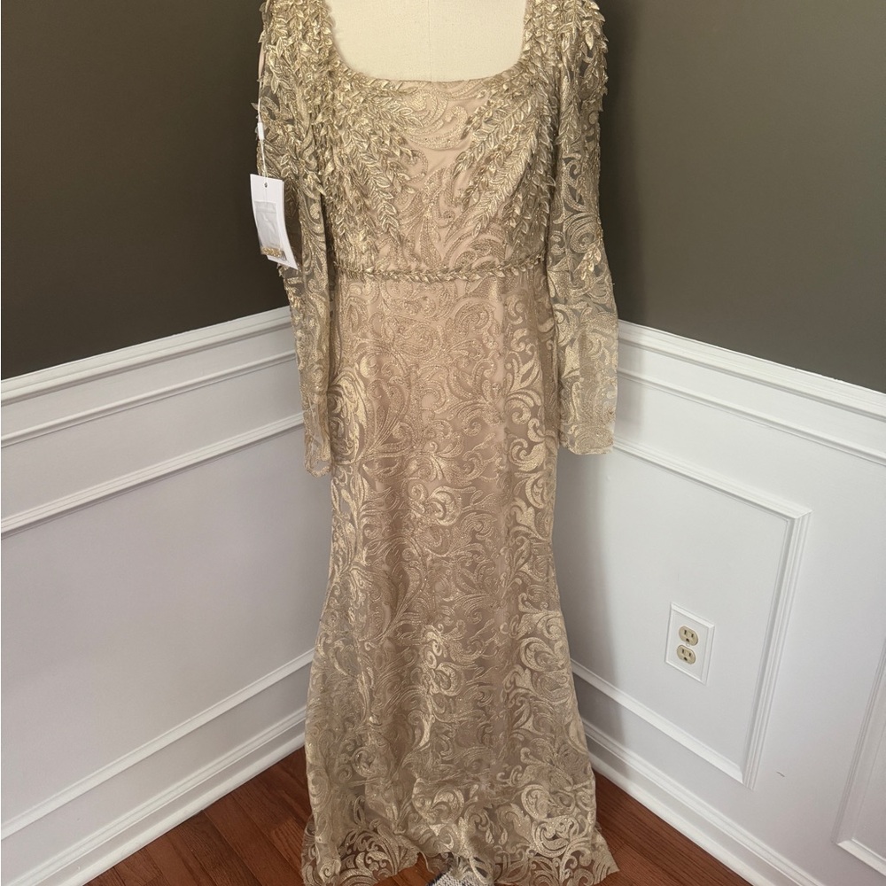 Mac Duggal Gold Embroidered Lace Appliqué Trumpet Gown. Size 10. NWT. - Picture 2 of 7